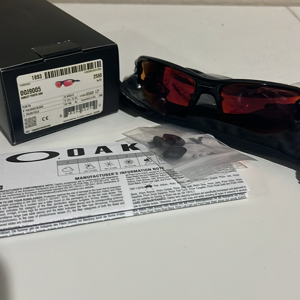 Brand new in box Oakley Kids youth Oj9005 Flak Xs Rectangular Sunglasses - Picture 4 of 5